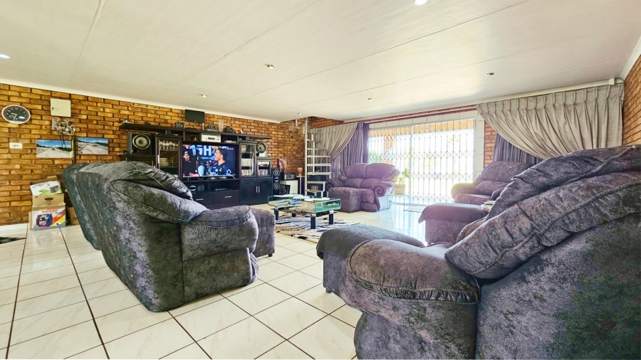 3 Bedroom Property for Sale in Oranjeville Free State